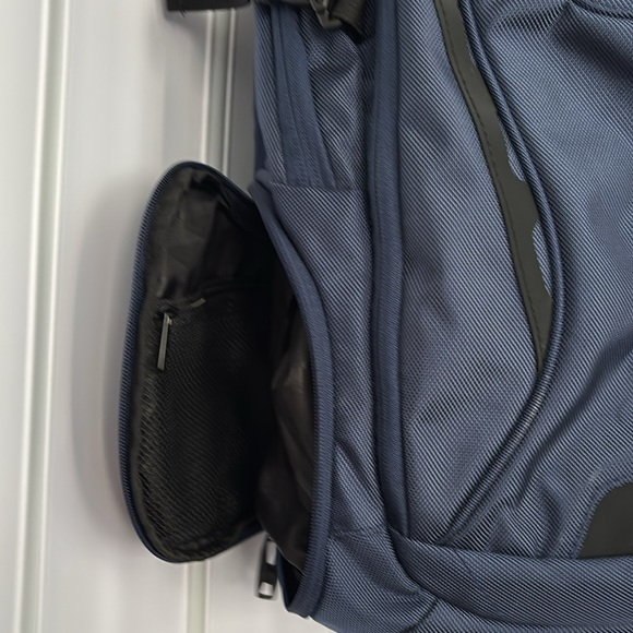 SwissGear The Travel Tech Elite USB ScanSmart Laptop Backpack - Picture 11 of 16